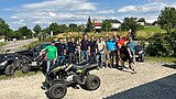 Natursteinschulung Altusried Gruppe mit Quad