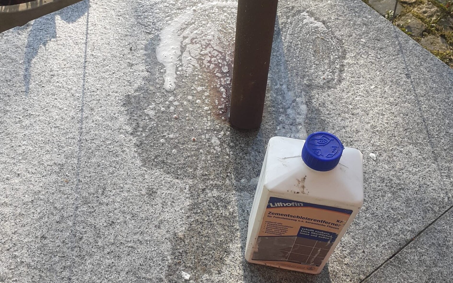 Lithofiin MN Zementschleier- und Rostentferner aufgetragen