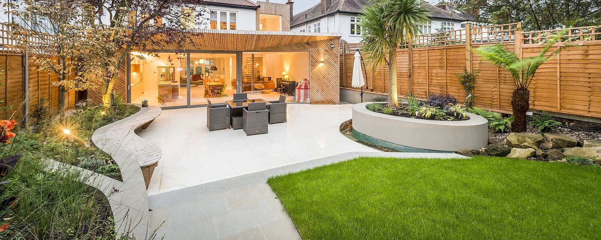 © Andrzej Czechowicz photography / stock.adobe.com Terrassenbild mit Betonwerkstein